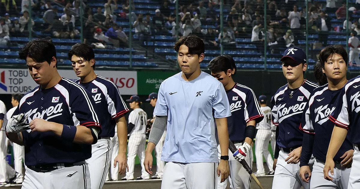 25일 일본 아이치현 도요하시 시민구장에서 열린 2026 아이치·나고야 아시안게임 야구 슈퍼라운드 한국과 일본의 경기에서 0-5로 패한 한국 선수들이 아쉬운 표정을 보이고 있다. / 뉴스1