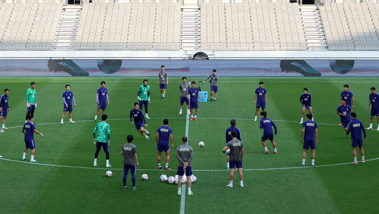 한국 우루과이 축구 선발 라인업 중계?