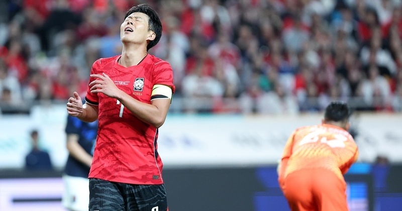 우루과이에 4골 내준 한국…모레노 감독 첫 '패배' 