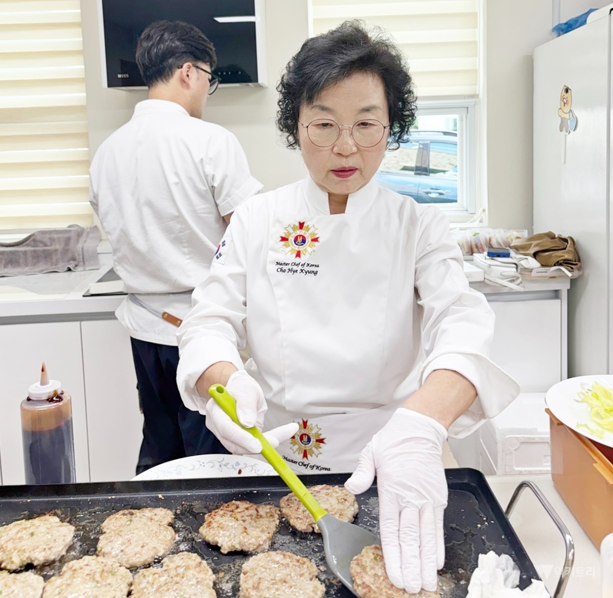 조혜경 조리기능장은 지난 9월 18일 광주 남구 장애인직업재활시설 소화아람일터를 찾아 조리 재능기부 봉사활동을 진행했다. / 호남대