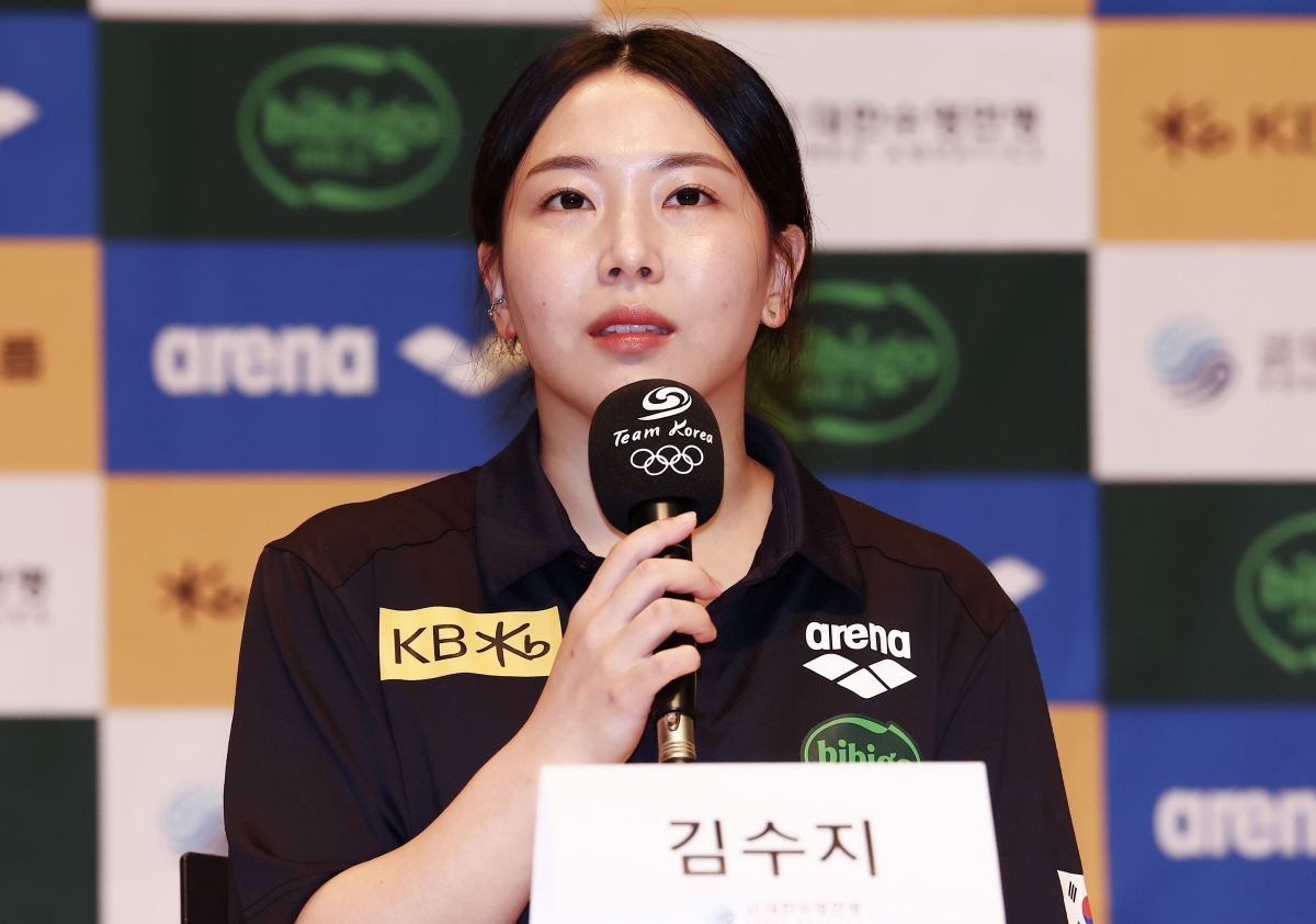 다이빙 국가대표 김수지가 지난달 충북 진천선수촌에서 열린 2026 아이치·나고야 하계아시아경기대회 대한수영연맹 미디어데이 기자회견에서 취재진 질의에 답변하고 있다. / 뉴스1