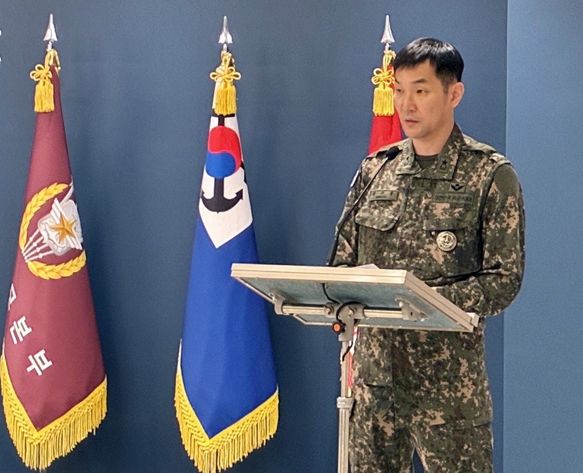 황주봉 합동참모본부 작전1차장이 28일 서울 용산구 국방부에서 '비무장지대(DMZ) 지뢰 추정 폭발사고' 현장 조사에 관한 브리핑을 하고 있다. / 뉴스1