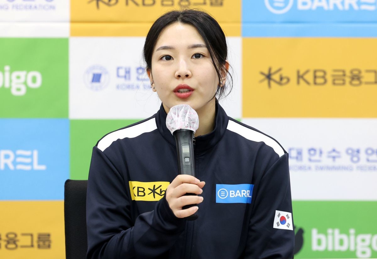 다이빙 국가대표 김수지가 2023년 서울 송파구 서울올림픽파크텔에서 열린 2022 항저우 아시안게임 수영 국가대표 선수단 입상 포상금 전달식에서 소감을 말하고 있다. / 뉴스1