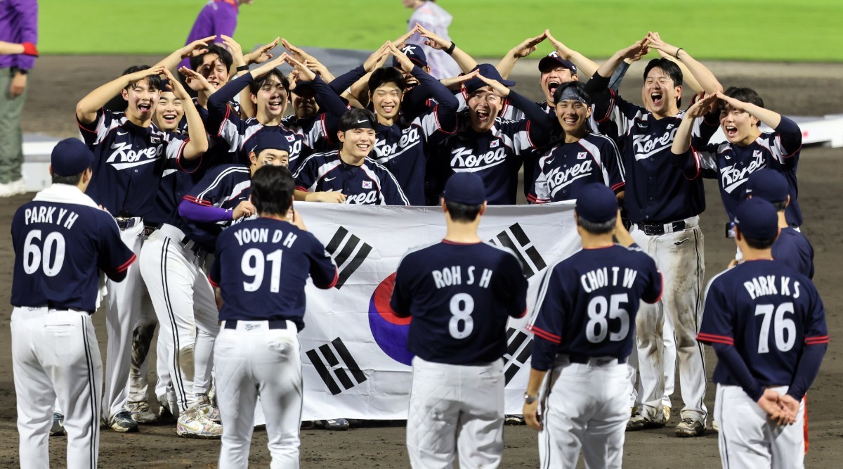 '아시안게임 5연패' 금메달 목에 건 대한민국 야구대표팀 / 뉴스1