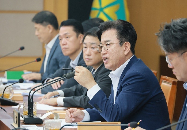 주간업무회의를 주재하고 있는 허태정 대전시장/사진=대전시