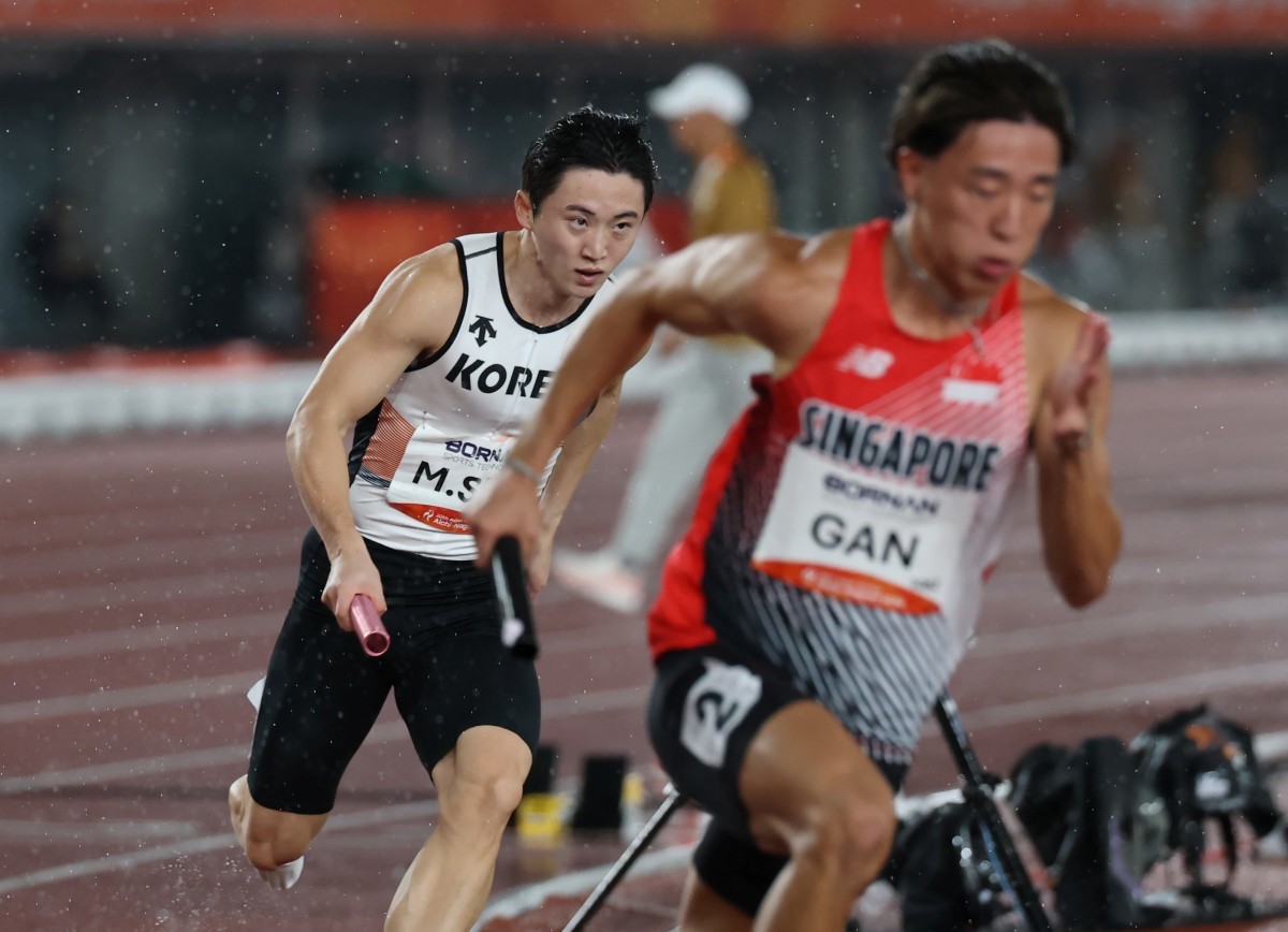 28일 나고야시 미즈호파크 주경기장에서 열린 2026 아이치·나고야아시안게임 남자 육상 400m 계주 결승에서 서민준이 역주하고 있다. / 뉴스1