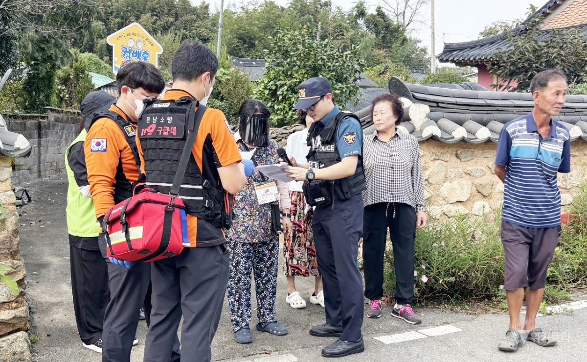 함평군은 지난 28일 해보면 상곡리 일원에서 치매 실종 예방 모의훈련 ‘컴백홈’을 실시했다 / 함평군