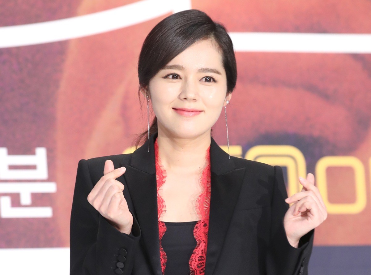 배우 한가인이 2018년 서울 영등포 타임스퀘어 아모리스홀에서 열린 OCN 드라마 ‘미스트리스’ 제작발표회에 참석해 포즈를 취하고 있다. / 뉴스1