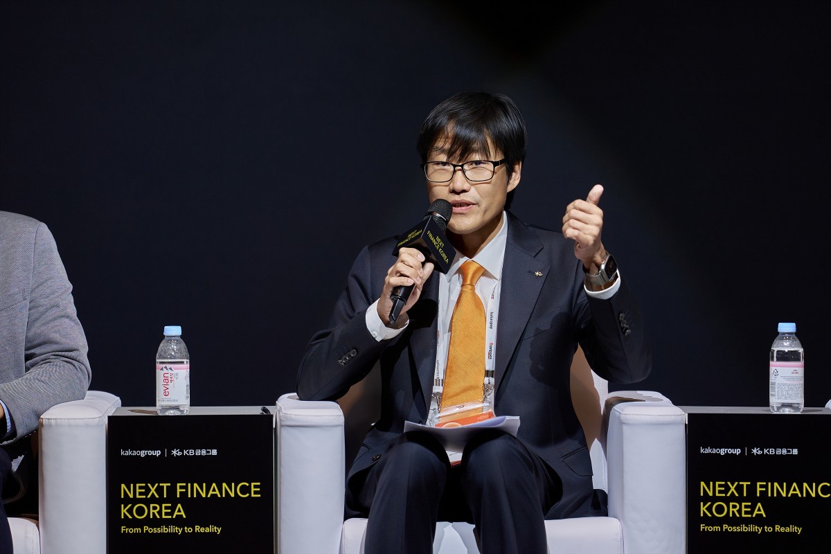 지난 28일 웨스틴 서울 파르나스에서 열린 ‘Next Finance Korea 2026’ 컨퍼런스에서 이상률 KB국민은행 DT추진부장이 발표를 하고 있다. / KB국민은행 제공