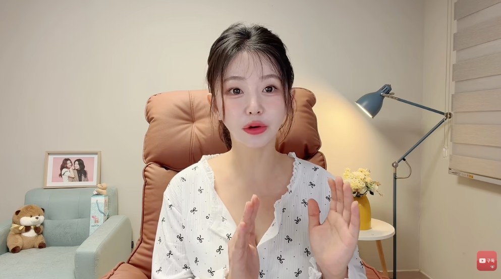 영화 '암살자(들)' 관람 후기를 전한 탈북 유튜버 한송이 / 유튜브 '한송이tv[SsongiTube]'