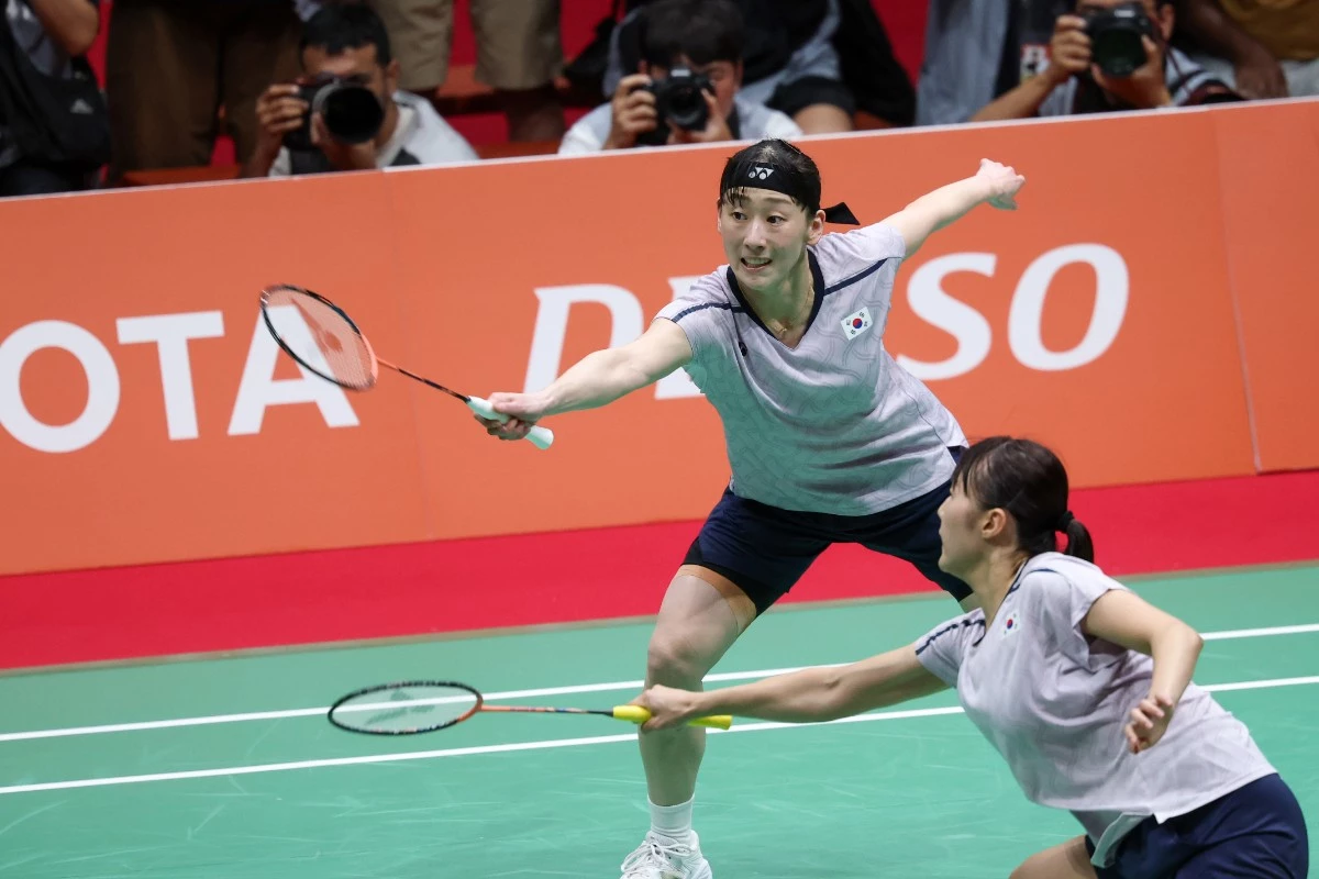대한민국 이소희, 백하나가 29일 일본 이치노미야 시립체육관에서 열린 2026 아이치·나고야 아시안게임 배드민턴 여자 복식 결승전에서 중국 탄닝, 류성수와 맞대결을 펼치고 있다. / 뉴스1