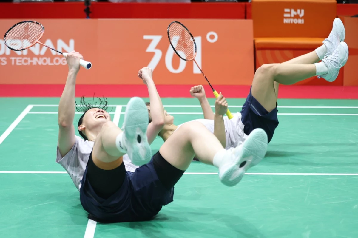 대한민국 이소희, 백하나가 29일 일본 이치노미야 시립체육관에서 열린 2026 아이치·나고야 아시안게임 배드민턴 여자 복식 결승전에서 중국 탄닝, 류성수를 상대로 승리 후 기뻐하고 있다. / 뉴스1