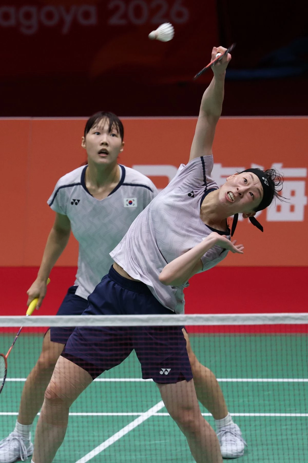 대한민국 이소희, 백하나가 29일 일본 이치노미야 시립체육관에서 열린 2026 아이치·나고야 아시안게임 배드민턴 여자 복식 결승전에서 중국 탄닝, 류성수와 맞대결을 펼치고 있다. / 뉴스1