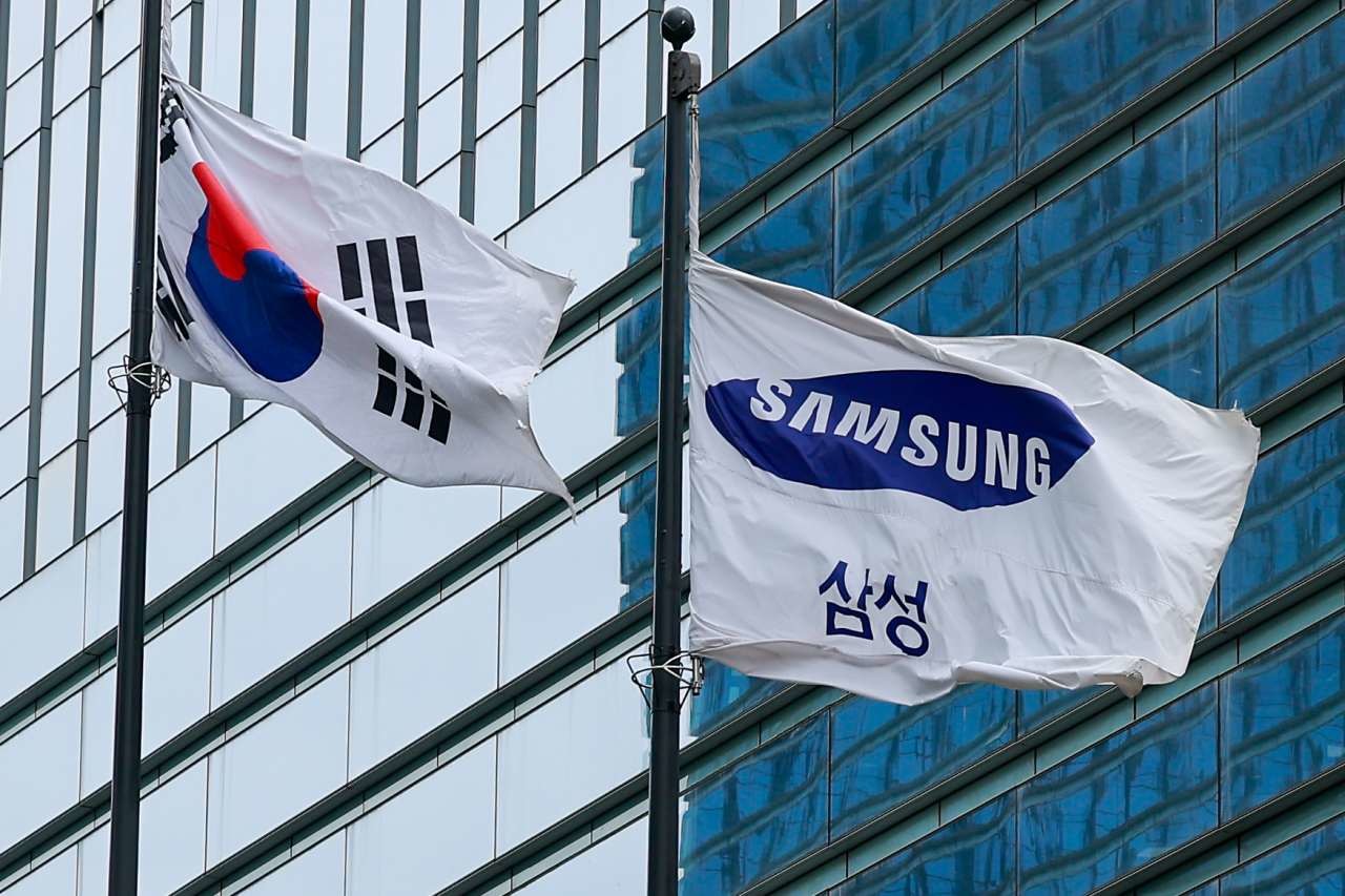 삼성전자 깃발이 펄럭이고 있다. / 뉴스1