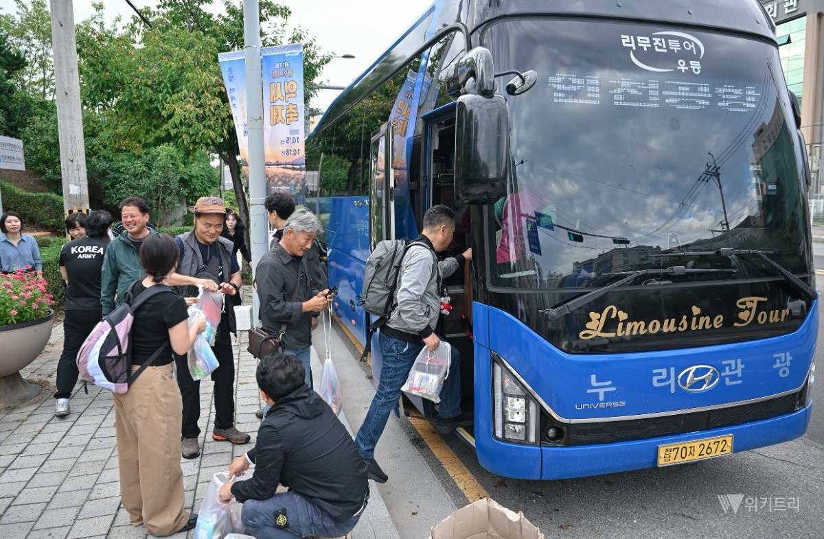 전남광주통합특별시 서구(구청장 김이강)는 29일 오전 시·청각장애인 15명을 비롯해 수어통역사, 활동지원인력, 서구아너스 회원 등 28명으로 구성된 ‘백두산 천지 트레킹’팀이 여행길에 올랐다고 밝혔다. 전남광주통합특별시 서구