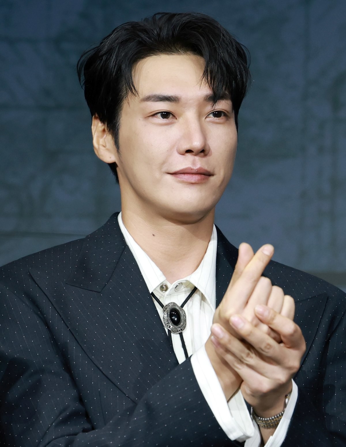 배우 김영광이 지난해 서울 마포구 호텔 나루 서울 엠갤러리에서 열린 넷플릭스 시리즈 '트리거' 제작발표회에 참석해 포즈를 취하고 있다. / 뉴스1