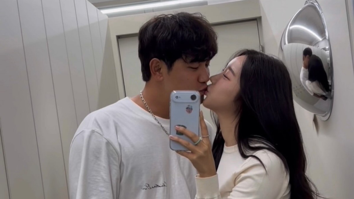 정유성이 29일 자신의 SNS를 통해 야구선수 서진용과의 결혼 및 출산 소식을 알렸다. / 정유성 인스타그램