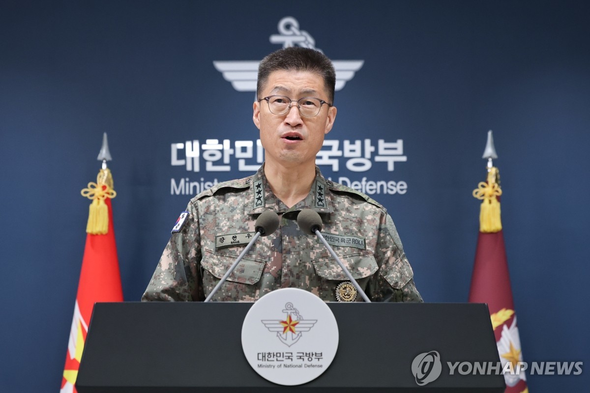 강현우 합참 작전본부장이 30일 서울 용산구 국방부에서 비무장지대(DMZ) 지뢰 폭발 관련해 입장을 발표하고 있다. / 연합뉴스