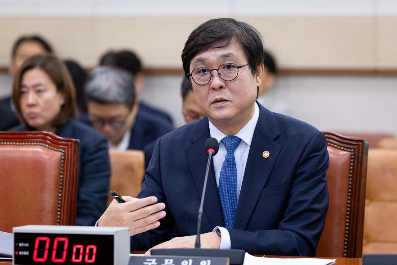 최휘영 문화체육관광부 장관이 지난 28일 서울 여의도 국회에서 열린 제439회 국회(정기회) 법제사법위원회 제8차 전체회의에 출석해 의원 질의에 답하고 있다. / 뉴스1