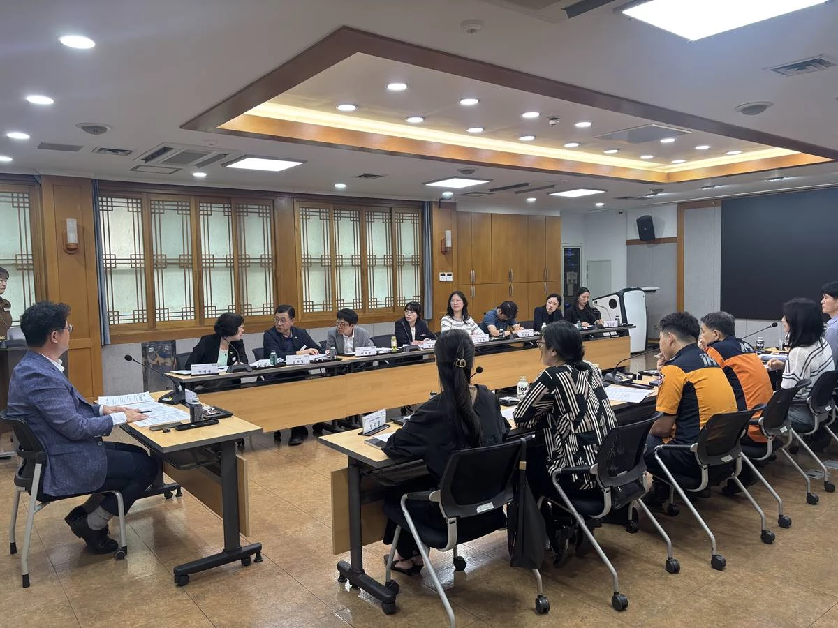 지난 29일 경산시청에서 이도형 부시장 주재로 2026년 제1차 ‘청소년 생명지킴 지역안전망 협의회’가 열리고 있다. / 경산시