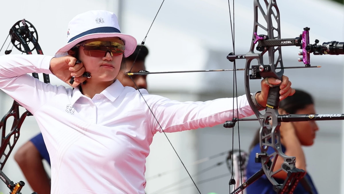 대한민국 박정윤이 30일 일본 오카자키 중앙종합공원 다목적광장에서 열린 2026 아이치·나고야 아시안게임 양궁 컴파운드 혼성 단체전 결승에서 인도를 상대로 대결을 펼치고 있다. / 뉴스1