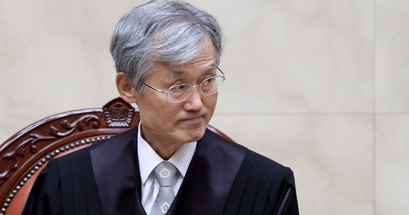 조희대 대법원장, 부친상 때 받은 조의금 모두 '봉투째' 돌려줬다 