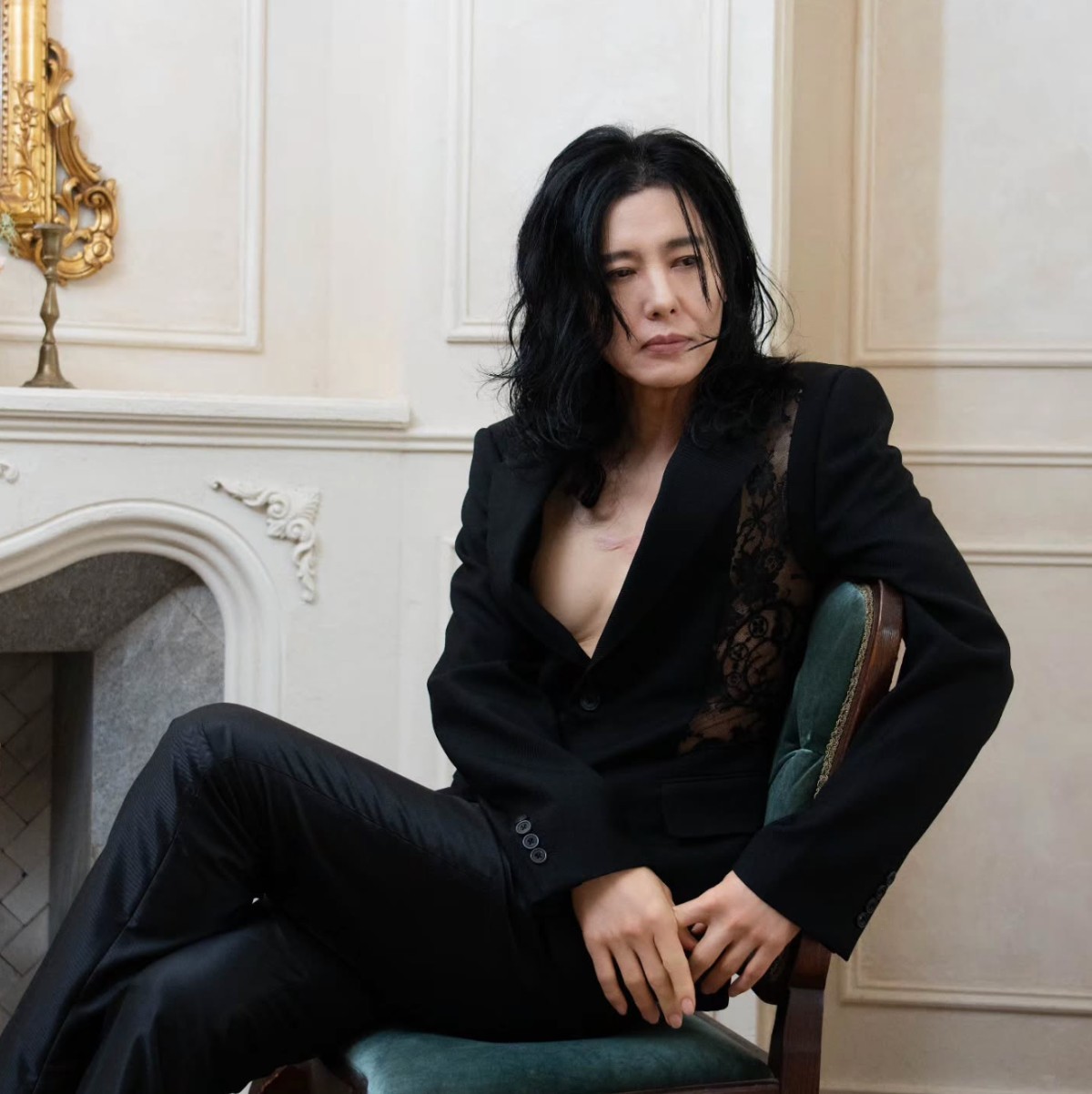 파격 패션으로 눈길 끈 양준일 / 양준일 인스타그램