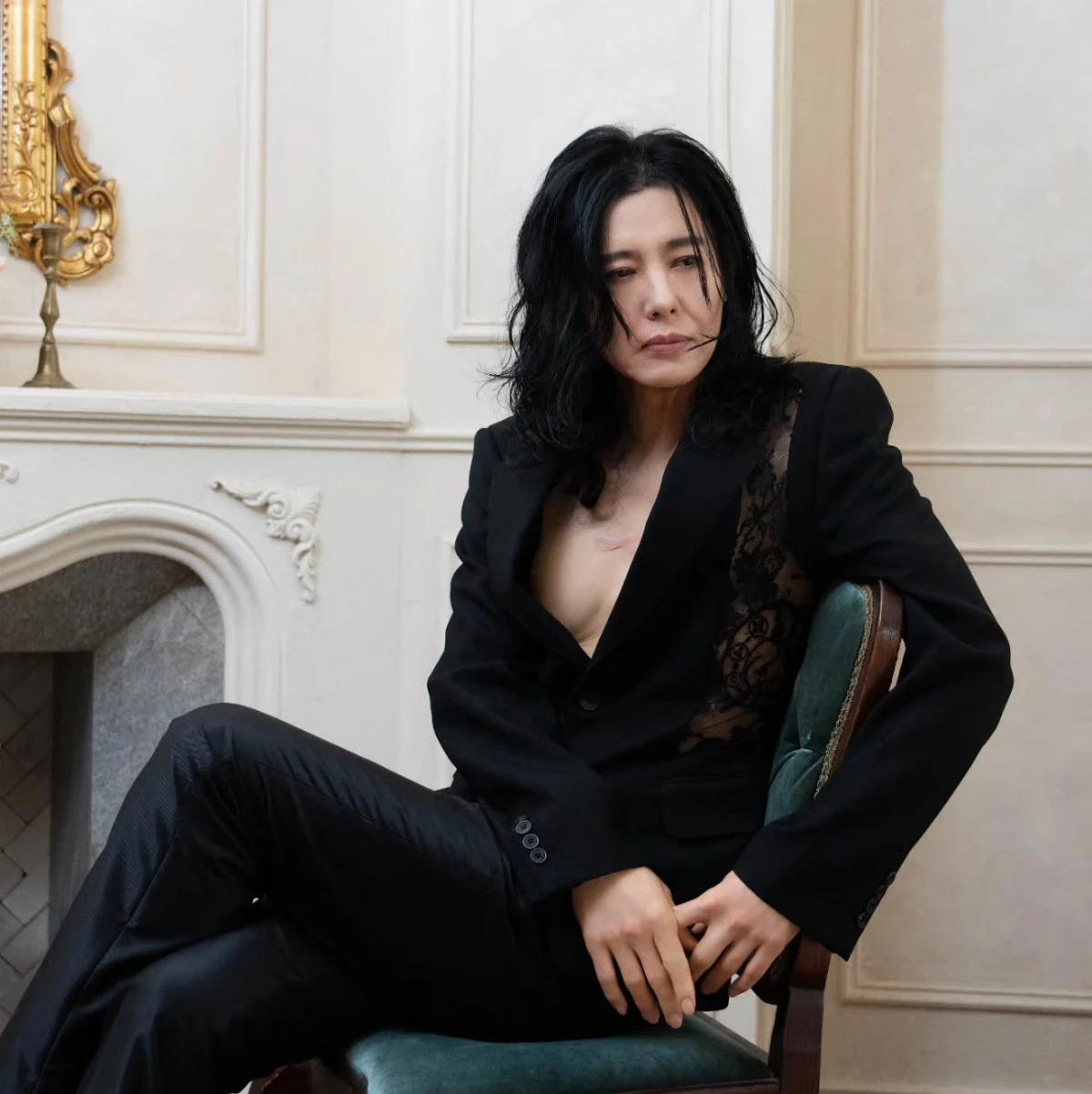 파격 패션으로 눈길 끈 양준일 / 양준일 인스타그램