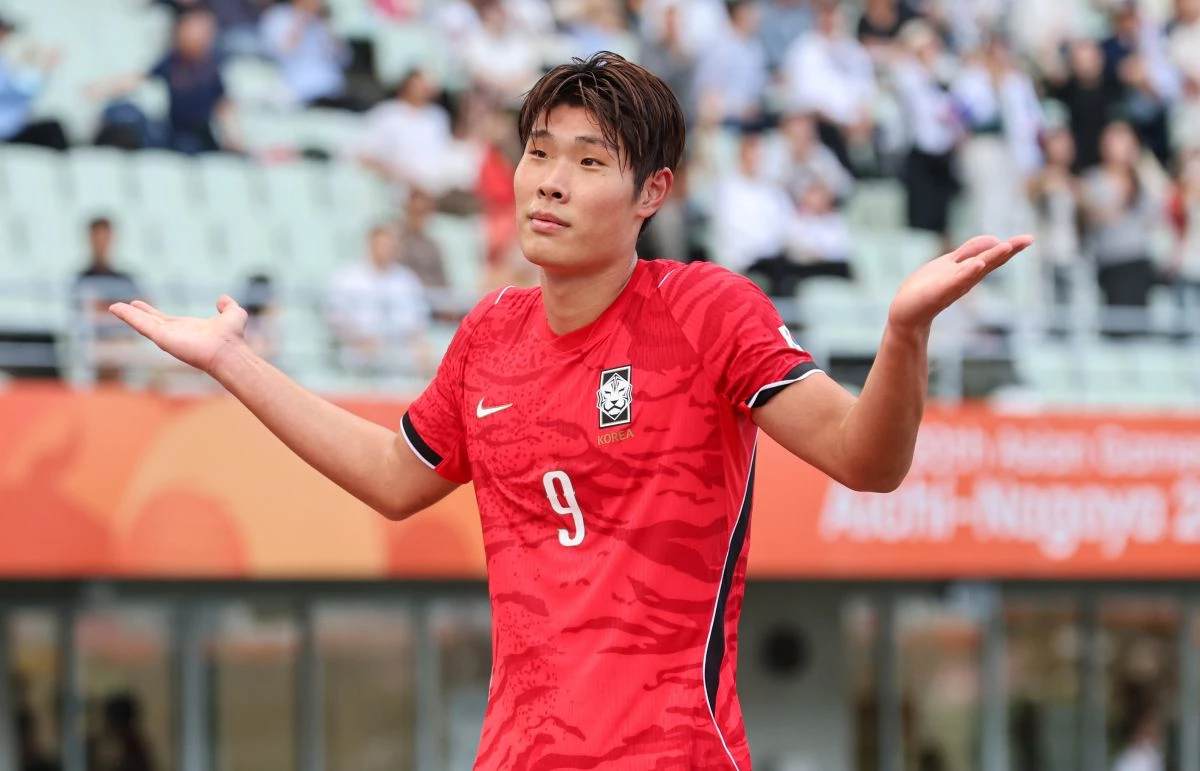 30일 오후 일본 오사카 나가이스타디움에서 열린 2026 아이치·나고야 아시안게임 남자축구 준결승 대한민국과 중국의 경기, 대한민국 이영준이 동점골을 넣고 세레머니를 하고 있다. / 뉴스1