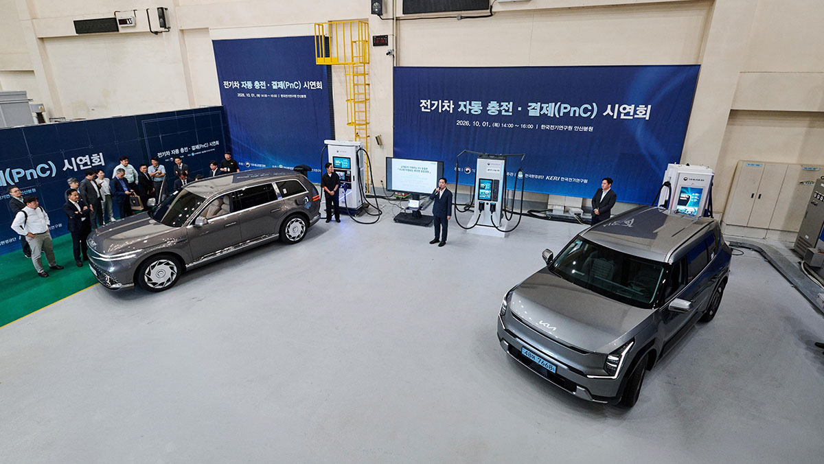 현대 전기차, 이제 충전카드 안 꺼내도 되나…국가 PnC 인증체계 공개