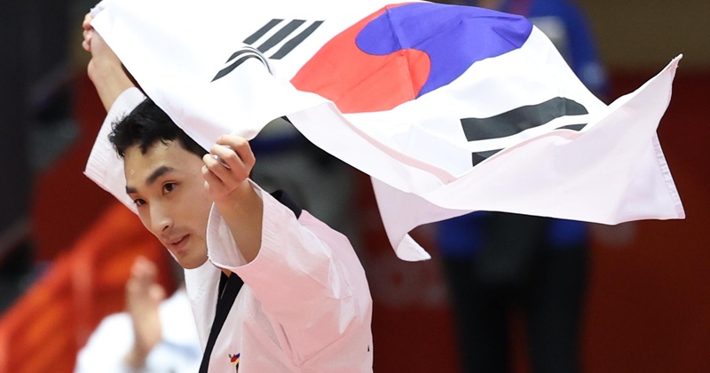 [속보] 윤규성, 태권도 품새 금메달...한국 남자 개인전 3연패 