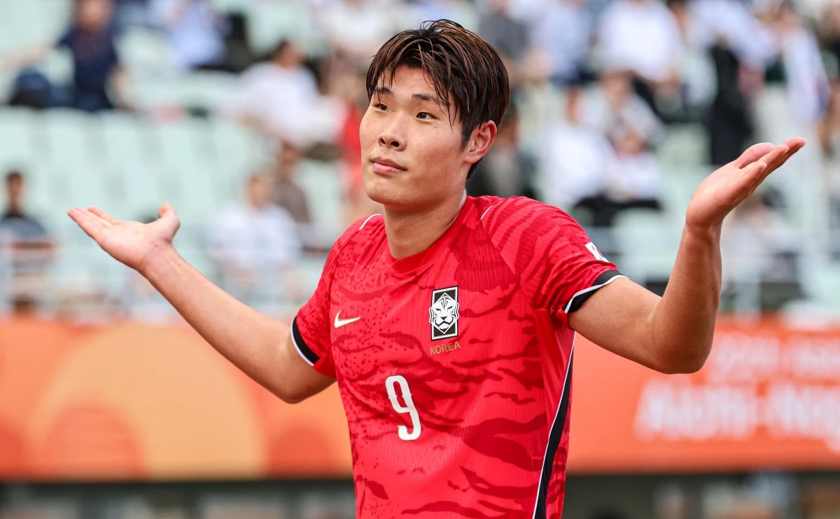 지난달 일본 오사카 나가이스타디움에서 열린 2026 아이치·나고야 아시안게임 남자축구 준결승 대한민국과 중국의 경기, 대한민국 이영준이 동점골을 넣고 세레머니를 하고 있다. / 뉴스1