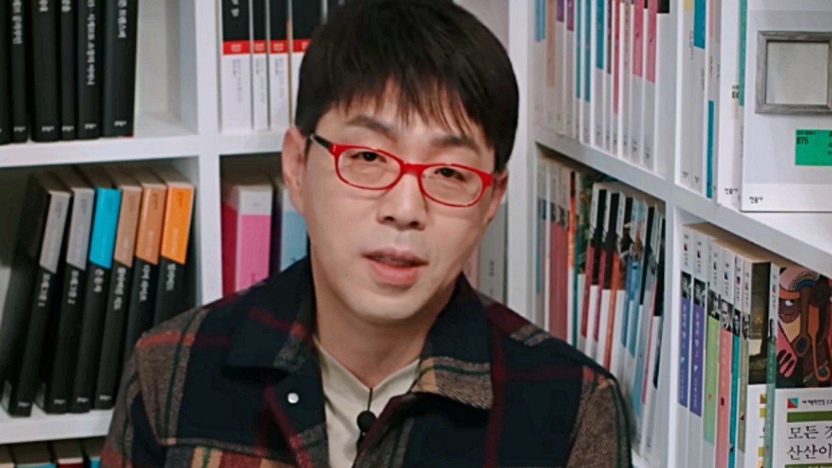 영화평론가 이동진. / 유튜브 'B tv 이동진의 파이아키아'