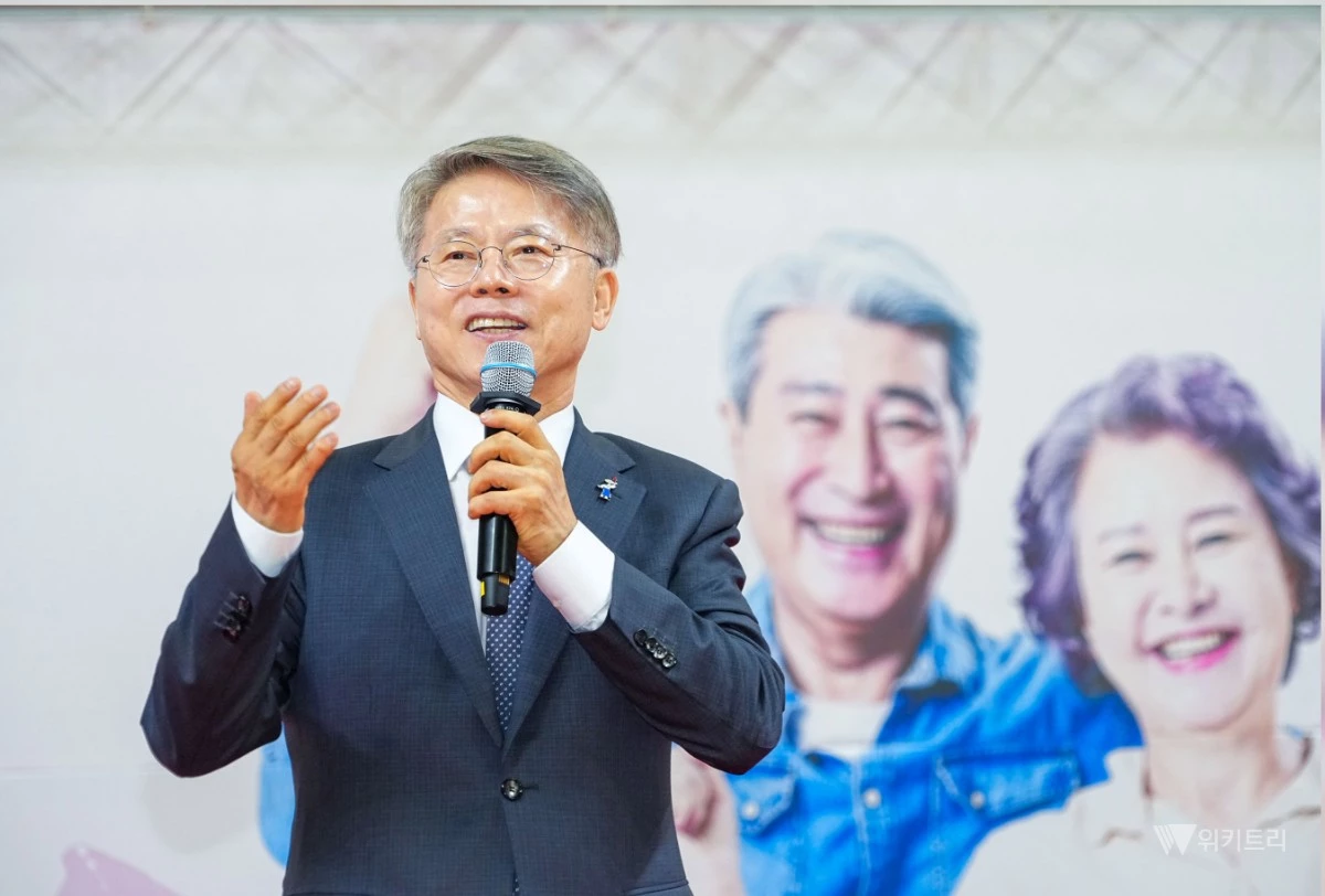 민형배 전남광주통합특별시장이 30일 오전 남구 빛고을체육관에서 열린 '제30회 노인의 날 기념식'에 참석해 인사말을 하고 있다./전남광주통합특별시