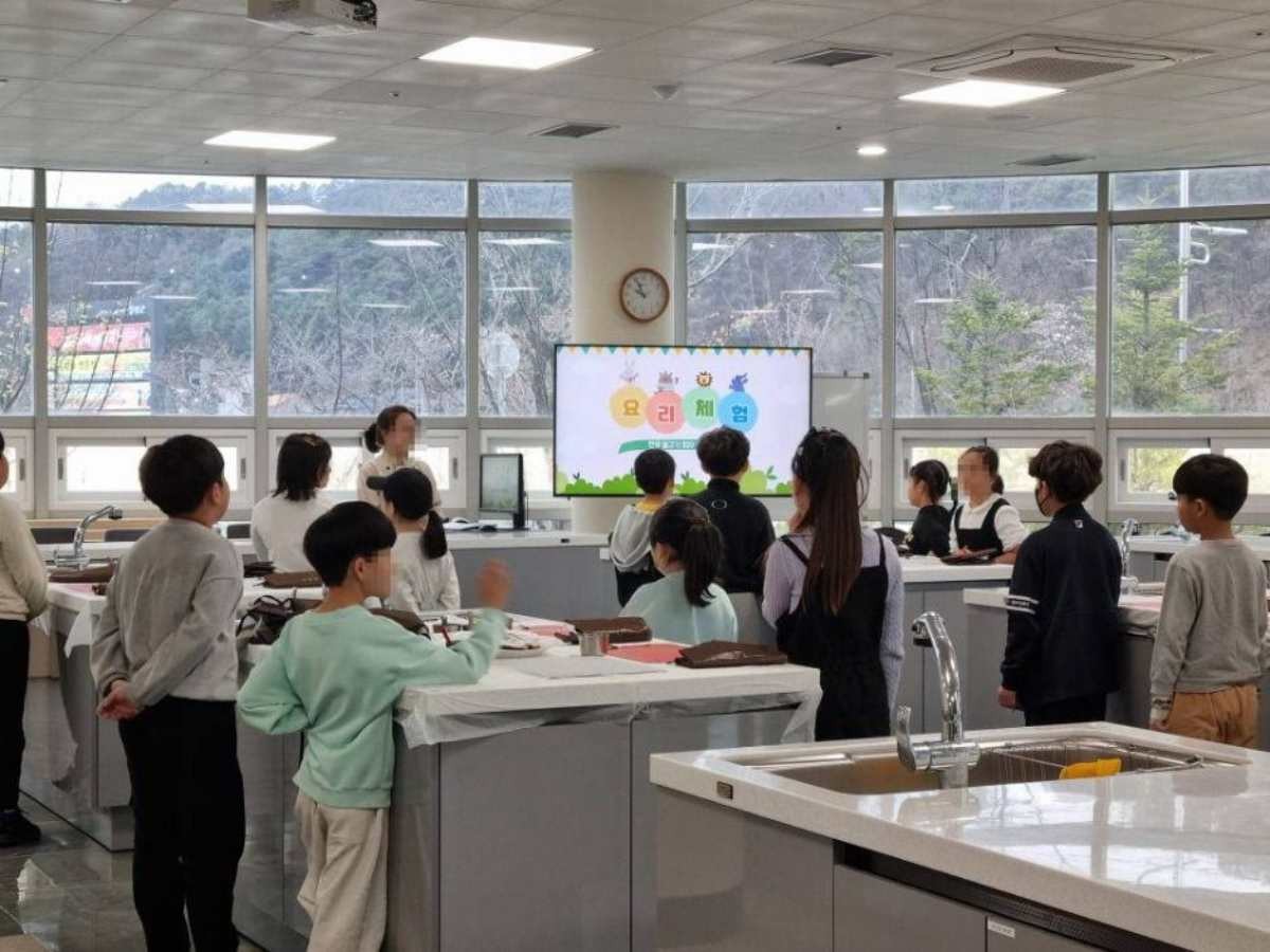 횡성한우체험관에서 체험하고 있는 아이들 / '대한민국 구석구석' 홈페이지