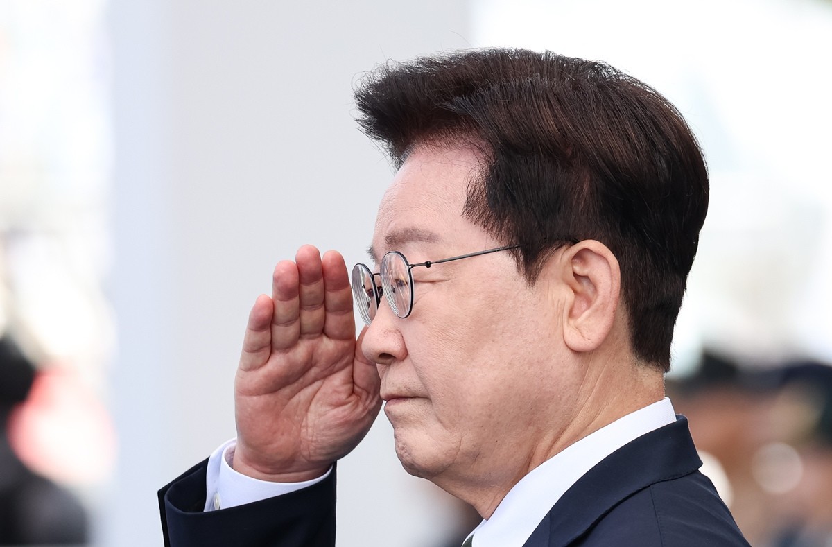 시선 꽂혔다…국군의 날, 이재명 대통령 '넥타이 색상' 눈길 
