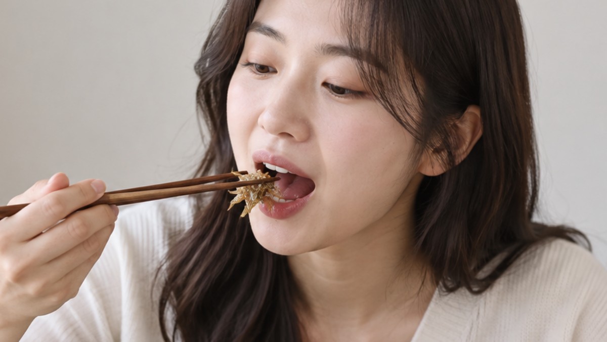 멸치 먹는 사람. 기사 이해를 돕기 위해 AI툴로 생성한 자료사진. (실제와 차이가 있을 수 있음을 알립니다.)