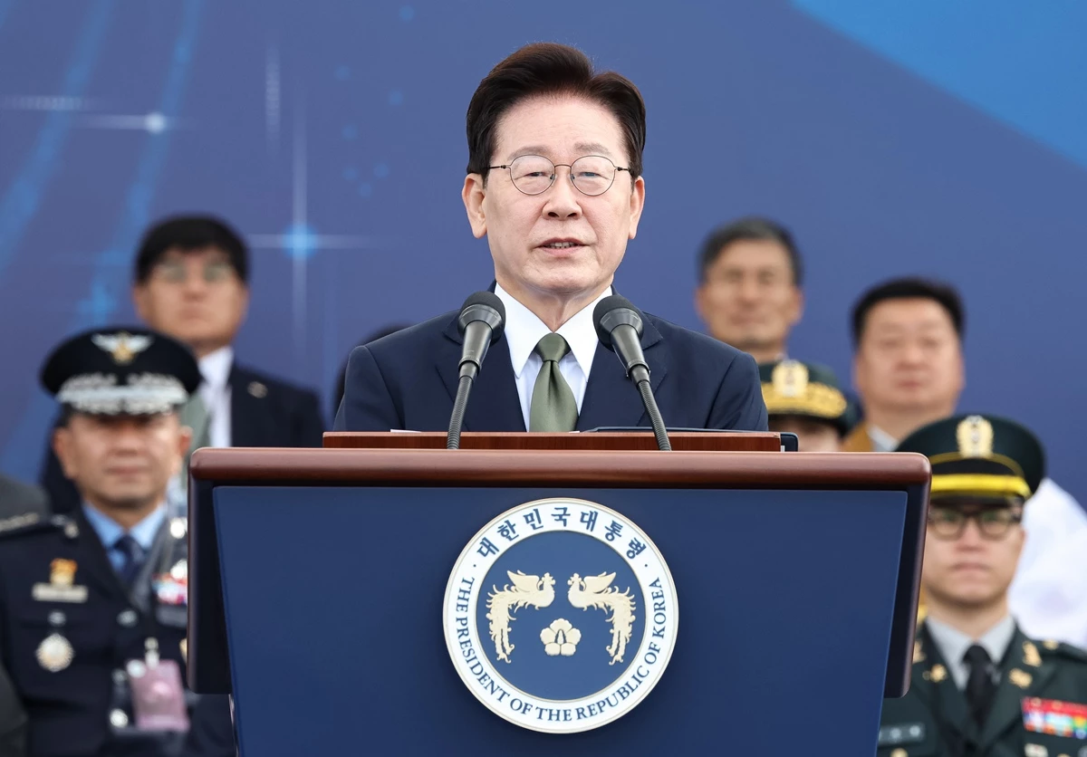 이재명 대통령이 1일 충남 계룡대 활주로에서 열린 제78회 국군의 날 기념식에서 기념사를 하고 있다. / 뉴스1