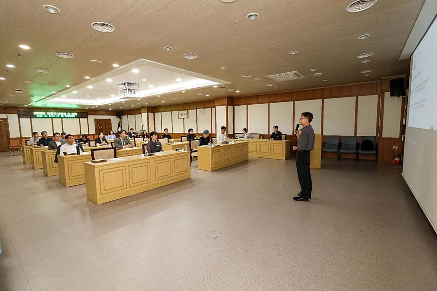 'AI가 바꾸는 행정 의회도 준비한다' 의정부시의회, 미래전략 특별강연