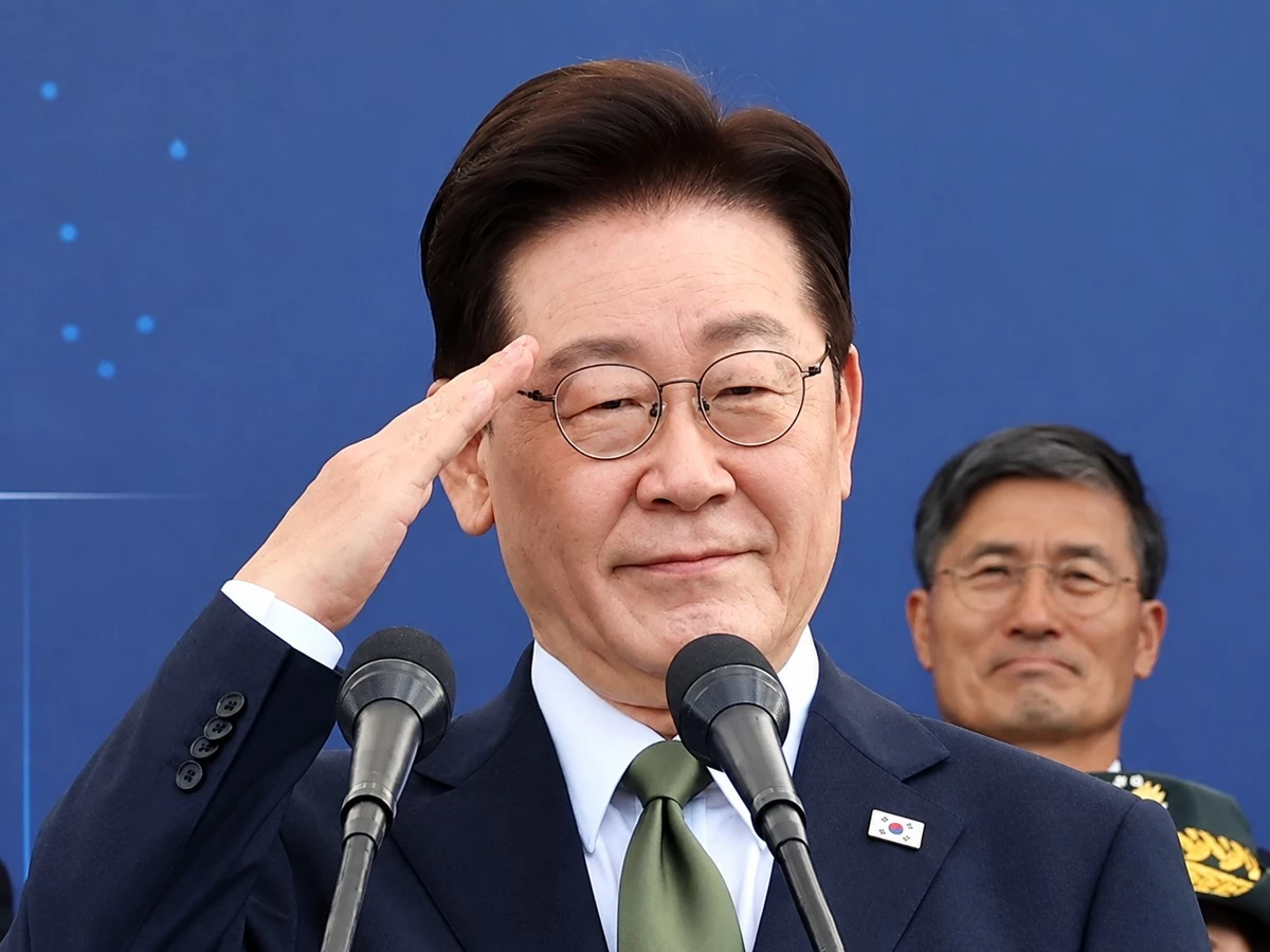 이재명 대통령 자료 사진. AI를 활용해 원본 사진 해상도를 향상했다. 이재명 대통령은 1일 제78주년 국군의 날 기념사에서 비무장지대(DMZ) 지뢰 폭발 사건을 '불의의 사고'라고 표현하면서 부상 장병의 가족을 위로했다. / 연합뉴스