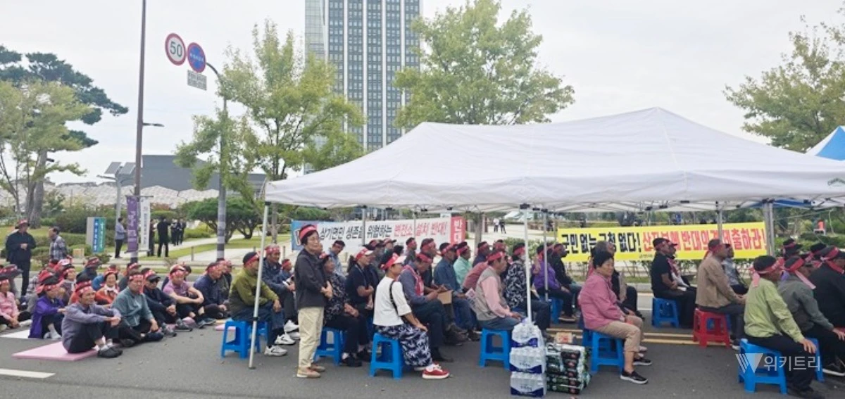 송변전소 백지화를 위한 곡성군민·삼기면대책위원회(이하 대책위)와 삼기면 주민 150여 명은 지난 1일 오전 10시 한국전력공사 앞에서 대규모 규탄 집회를 가졌다. / 곡성군민·삼기면대책위원회