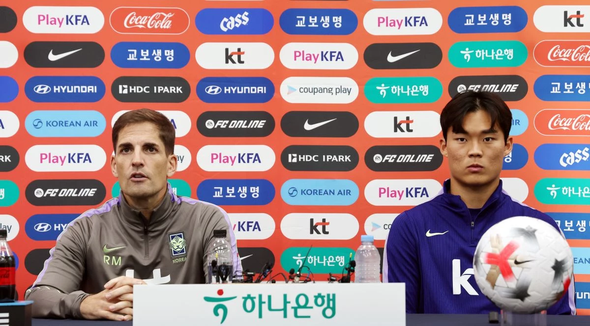 모레노 감독과 오현규 / 연합뉴스