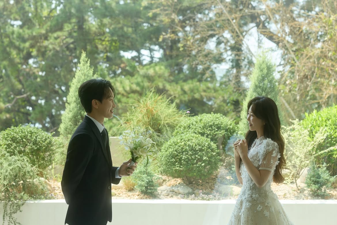 '나는 솔로' 26기 영수- 영숙 결혼 화보 3. / 영숙 인스타그램