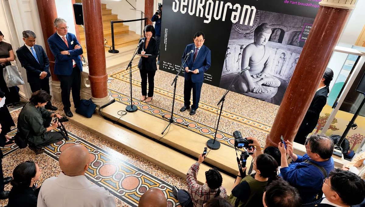 주낙영 경주시장이 1일(현지시간) 프랑스 파리 주프랑스한국문화원에서 열린 특별전 ‘불교미술, 천년의 신비 : 석굴암’ 개막식에서 축사를 하고 있다./경주시
