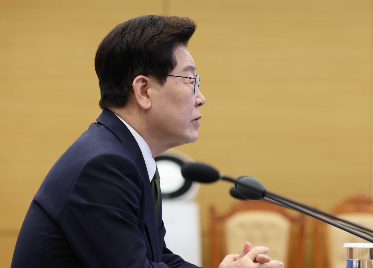 이재명 대통령이 1일 청와대에서 열린 수석 보좌관 회의에서 발언을 하고 있다. / 뉴스1