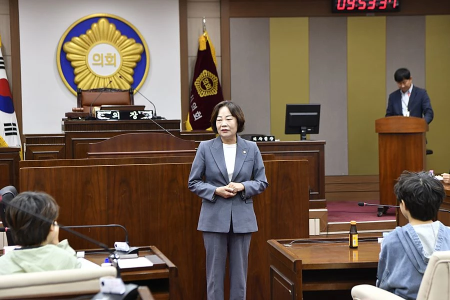 '미래의 시민이 직접 만든 의회' 포천시의회, 청성초 학생 지방자치 체험