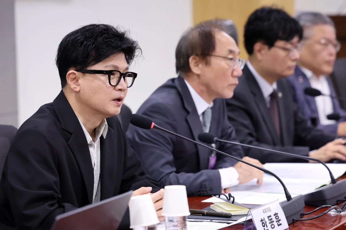 한동훈 무소속 의원이 1일 오전 서울 여의도 국회 의원회관에서 열린 '개정 형사소송법 시행 D-1 토론회'에서 개회사를 하고 있다.  / 뉴스1