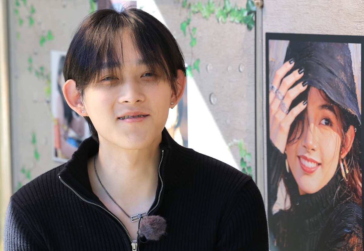 고(故) 최진실의 아들인 가수 최환희(활동명 벤 블리스)가 고인의 18주기를 맞은 2일 오전 경기도 양평군 갑산공원묘역을 찾아 인터뷰를 하고 있다. 2026.10.2 / 뉴스1