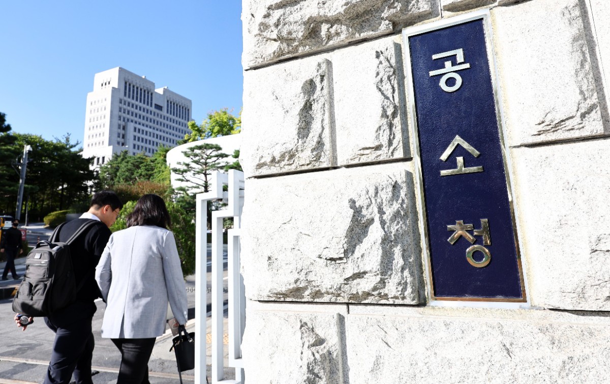 공소청·중대범죄수사청이 출범한 2일 서울 서초구 공소청에서 직원들이 출근하고 있다. / 뉴스1