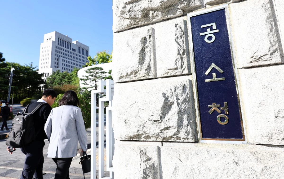 공소청·중대범죄수사청이 출범한 2일 서울 서초구 공소청에서 직원들이 출근하고 있다. / 뉴스1